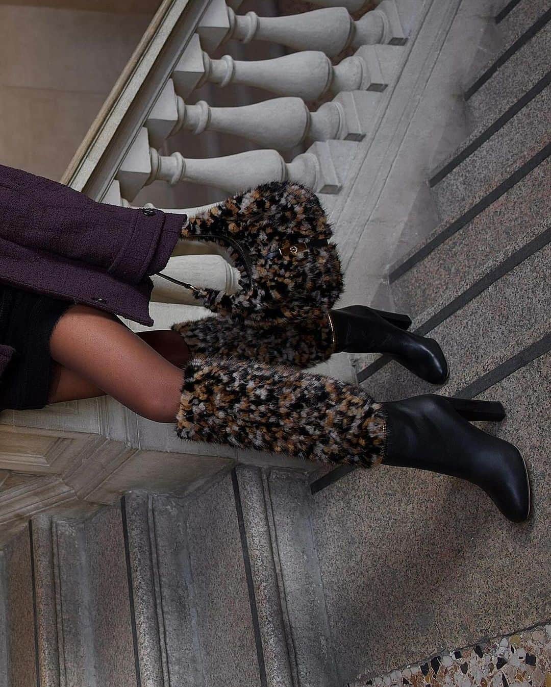 ポリーニさんのインスタグラム写真 - (ポリーニInstagram)「@giuliagaudino is wearing the Pollini Archive Fall Winter 2023 Aria Boots and Bag.  #Pollini #PolliniArchive」11月13日 22時24分 - pollini