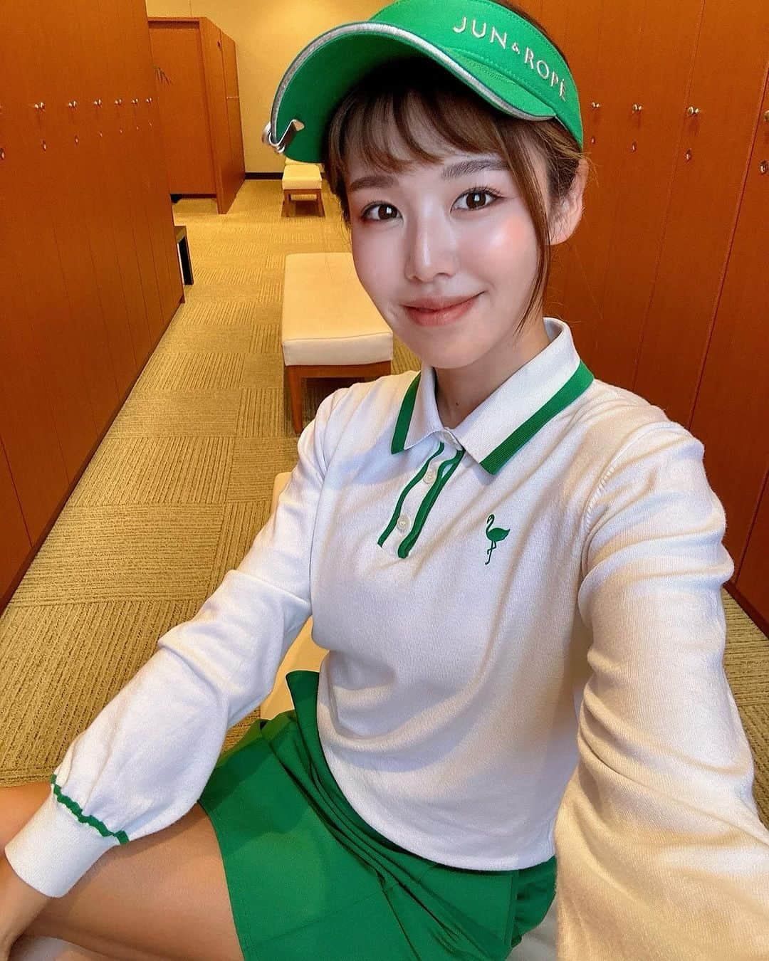 Yuuさんのインスタグラム写真 - (YuuInstagram)「オキニのグリーンコーデ💚 バイザーまでグリーンで合わせるのが私の好み🥴  ちょっと前髪切りすぎたの( ⸝⸝⸝¯ ¯⸝⸝⸝ )  ウェア @junandrope  size：S  #PR #元内ゆう #おはゆう#おはゆうチャンネル #ガチゴルフ女子 #ゴルフ女子 #ゴルフバカ #ゴルフスクール #ゴルフウェア #ゴルフ女子コーデ #ゴルフスイング #ロマロ #ロマロのアイアン #RomaRo #アンカー #ankaa #ankaashaft #ジュンロペコーデ #ジュンアンドロペ #ジュンロペ #junandrope」11月13日 22時24分 - yuu1115yuu