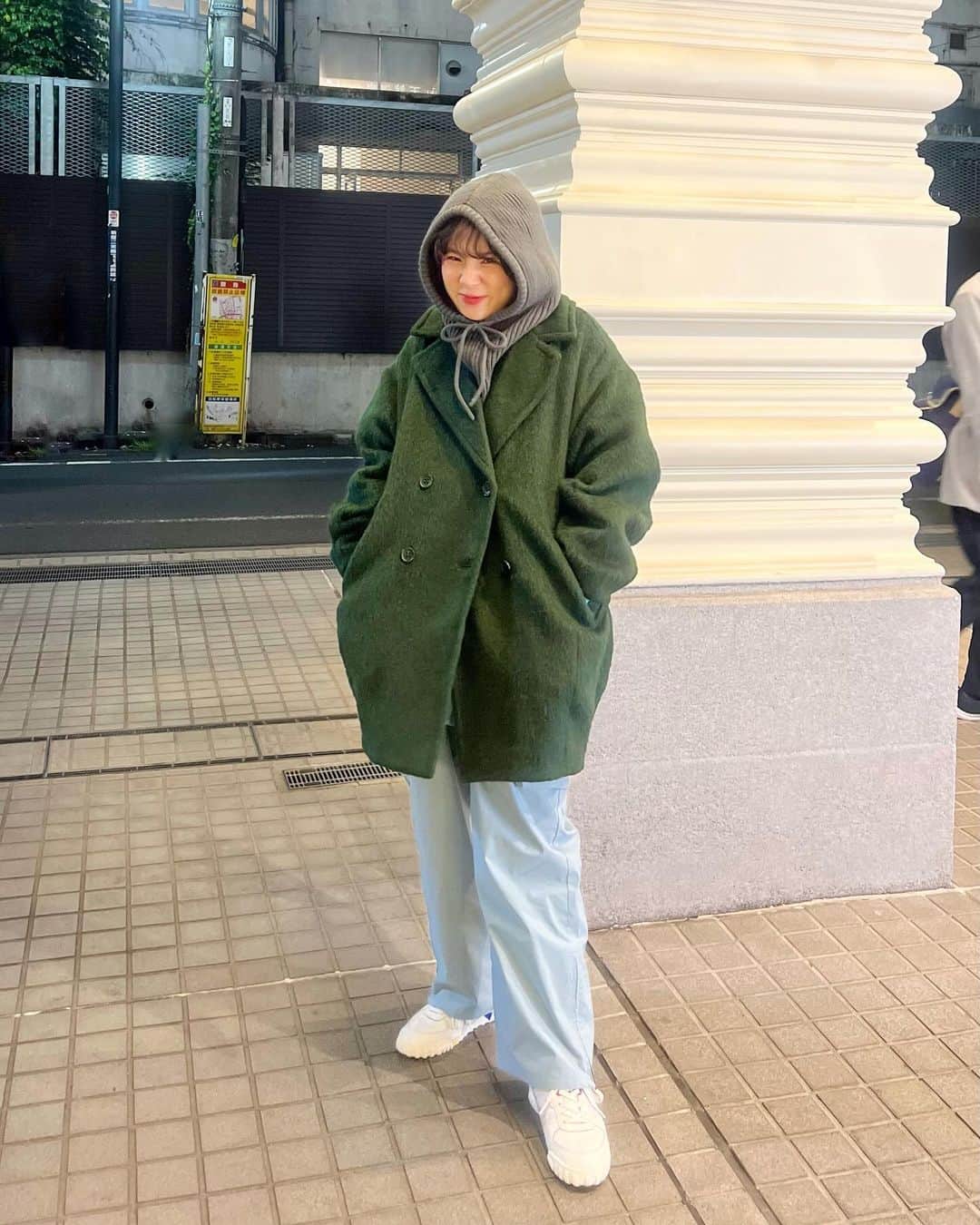 光永のインスタグラム：「今日は寒過ぎたので、冬仕様⛄️ バラクラバずっと被ってた🧝🏻‍♀️🌿 大事な日こそ可愛い服着てモチベを上げるの巻です👚👖👟❤️‍🔥 ということでTHEW準決勝初日でした！明日ものびのび楽しんで参ります✌🏻 ㅤㅤㅤㅤㅤㅤㅤㅤㅤㅤㅤㅤ バラクラバ：#ungrid  コート：#happyjohn  パンツ：#fika_official  カーディガン：#NONTOKYO スニーカー：#ellesse ㅤㅤㅤㅤㅤㅤㅤㅤㅤㅤㅤㅤ #ootdjapan #japanfashion #バラクラバ #コクーンコート #メンズライクコーデ #ボーイッシュコーデ #バラクラバコーデ #寒い日コーデ」