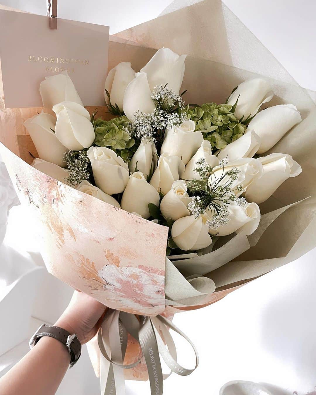 Florist.janeのインスタグラム：「#블스꽃다발 🧡   📞02.511.3109 💬카카오톡 janejoung310 💬문자 01028907799 🌸강남구 논현동 219-6번지 1층 핑크색 꽃집」