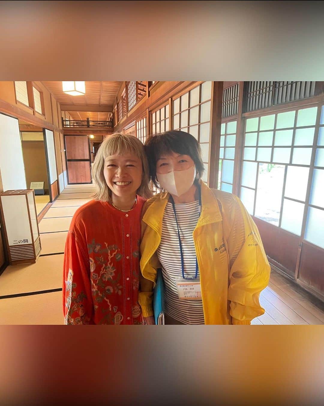 NakamuraEmiさんのインスタグラム写真 - (NakamuraEmiInstagram)「🏮  ／ 三重県桑名市 #魅力みつけびと Nakamura就任 Nakamura目線  桑名市 なとりっぷ❻🪭(ことりっぷ番外編) ＼  ことりっぷさんと回った桑名市。Nakamura目線でオフショットと共に桑名の素敵なところUPしまーす  𓇬  𓇬  𓇬  𓇬  𓇬  𓇬  𓇬  𓇬  𓇬  𓇬 𓇬  𓇬  𓇬  𓇬  𓇬  𓇬  𓇬  𓇬   『 六華苑 』 の中編  @rokkaen   𓇬  𓇬  𓇬  𓇬  𓇬  𓇬  𓇬  𓇬  𓇬  𓇬 𓇬  𓇬  𓇬  𓇬  𓇬  𓇬  𓇬  𓇬   ❸では六華苑の外観を紹介しましたが、和館と洋館の中の様子をお届けします。  が、興奮して洋館の写真全然撮ってなかった。。めちゃくちゃ可愛かったです。物件好きのお方はぜひ立ち寄ってみたください。  和館も洋館もちゃんとスタッフさんが案内してくださり超楽しかった。戸田さんありがとうございましたー！和館は隅々まで美しくて。やはりいいものですね。 110年、ここまで綺麗に残すことが素晴らしい。  ここでライブをしたい。  .........................................  ことりっぷさんにて「桑名×NakamuraEmi」の素敵な写真と記事もみれます〜！ https://co-trip.jp/article/619293/   #なとりっぷ　#三重県桑名市 #魅力みつけびと #三重県 #桑名 #六華苑  #ことりっぷ#NakamuraEmi #物件好き」11月13日 22時33分 - nou.emi