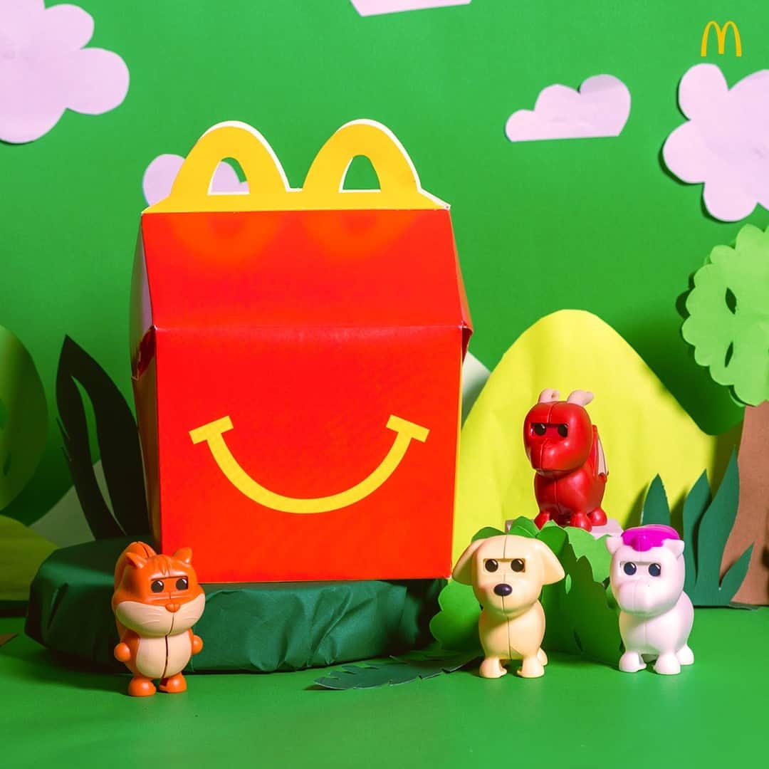 McDonald's Philippinesのインスタグラム：「There’s an Adopt Me! pet like everyone in the fam. Alin ka? 🤭 Order a Happy Meal and keep your spirit animal close to you! McDelivery na ‘yan!」