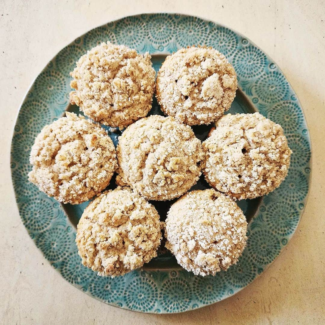 ガソリングラマーのインスタグラム：「PLANT BASED LEMON CRUMB MUFFINS 🍋🧁🌿  @gasolinexkitchen #GASOLINEKITCHEN  #vegan #veganfood #whatveganseat #plantbased #vegetarian #VEGANGOOD #vegansofig #veganfoodie #foodie #plantbased #plantbasedfood #plantbasedfoodie  @gasolineglamour #GASOLINEGLAMOUR  #VEGANCUPCAKES #CUPCAKES  #dessert  #vegandessert #veganbaking #BAKING  #LEMON #LEMONMUFFINS #MUFFINS #VEGANMUFFINS  @anthropologie old havana dinner plate 🍽」