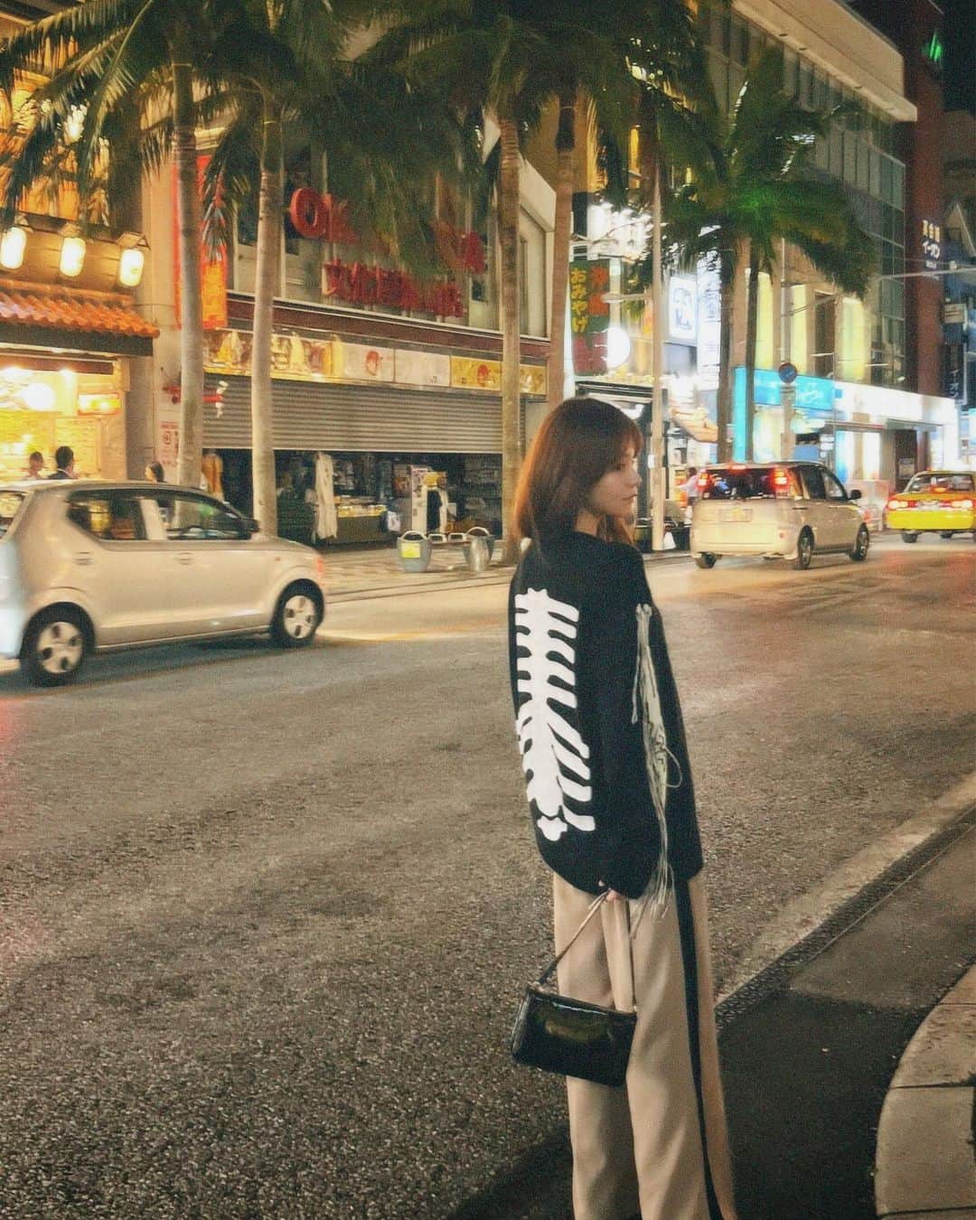 桜井美悠（みゆみゆ）のインスタグラム：「#低身長ファッション  シルエットが良すぎて 最近ここのニットばっか着てる〜   knit→ @notandum_product  pant→ @trunc88_official   誕生日 当日は沖縄にいた☺︎  気温は涼しかったよ！長袖で全然行けちゃう🌙」