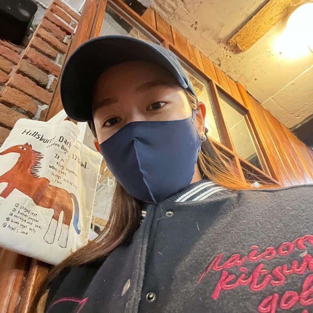 キョン・スジンのインスタグラム：「따땃한밤 보내요. 감기걸리지말구💛」