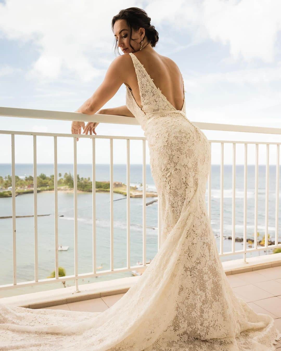 Pronoviasさんのインスタグラム写真 - (PronoviasInstagram)「“Puerto Rico is a place full of history, love, and energy! It’s La Isla del Encanto, so I wanted a dress that could capture all of that and one that I could be fully myself in (danced salsa in it all night!). The Pronovias Estela gown was my everything and beyond. My fiancé and I lived in Barcelona for almost 3 years, so wearing a Pronovias gown was a way to feel connected to a journey that was so important to us. And I can’t imagine wearing anything else!”  Congratulations to the newlyweds @maggie.steffens & Bobby💛 Cheers to the beginning of a wonderful chapter in your lives!🥂  Dress: Estela Photographer: @weddingmafiaphotography  MUAH: @caridadvidro  Venue: @caribehilton  Planner: @amkevents   #PronoviasBride」11月13日 22時46分 - pronovias