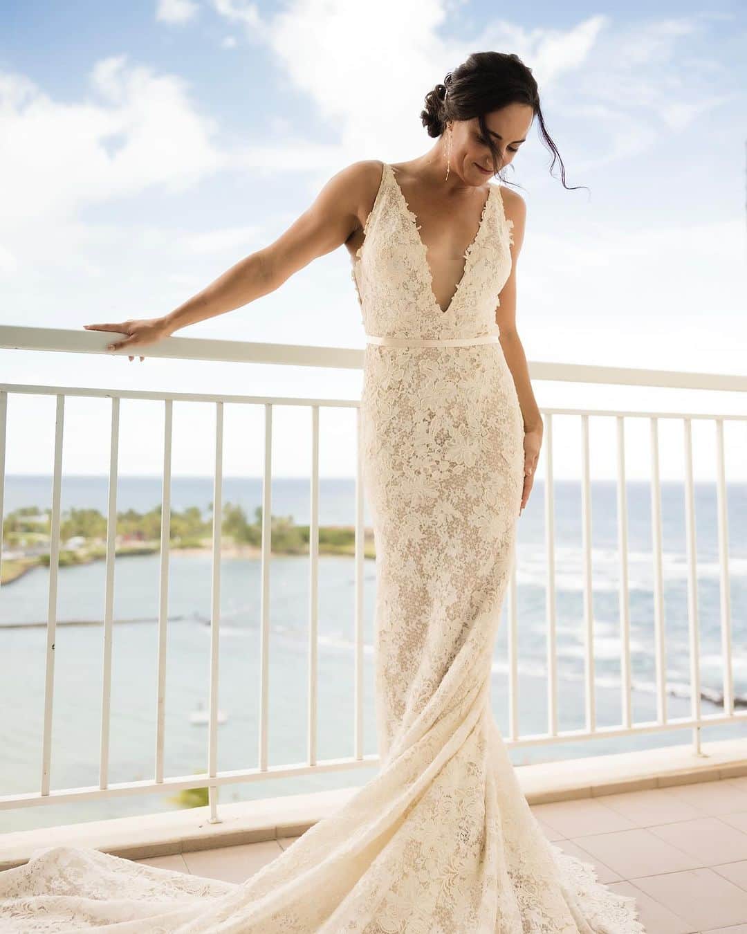 Pronoviasのインスタグラム：「“Puerto Rico is a place full of history, love, and energy! It’s La Isla del Encanto, so I wanted a dress that could capture all of that and one that I could be fully myself in (danced salsa in it all night!). The Pronovias Estela gown was my everything and beyond. My fiancé and I lived in Barcelona for almost 3 years, so wearing a Pronovias gown was a way to feel connected to a journey that was so important to us. And I can’t imagine wearing anything else!”  Congratulations to the newlyweds @maggie.steffens & Bobby💛 Cheers to the beginning of a wonderful chapter in your lives!🥂  Dress: Estela Photographer: @weddingmafiaphotography  MUAH: @caridadvidro  Venue: @caribehilton  Planner: @amkevents   #PronoviasBride」