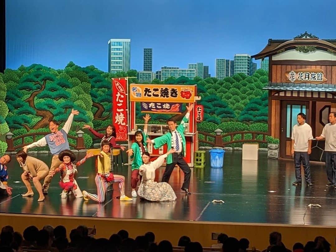 吉本新喜劇のインスタグラム：「上海コメディフェスティバル2023   11/11(土)〜12(日) #吉本新喜劇 2公演が無事終了いたしました！  上海の皆さん、ご来場頂きありがとうございました🤗  海外での公演ということで、色んな発見、勉強をさせていただきました。  沢山の思い出と共に、また皆様にお会いできる日を楽しみにしております✨✨  現地のスタッフの皆様含め、関係者の皆様、本当にありがとうございました☺️  感谢大家今天来看吉本新喜剧！感想如何？能在上海与大家见面，特别高兴！  谢谢⼤家！！」