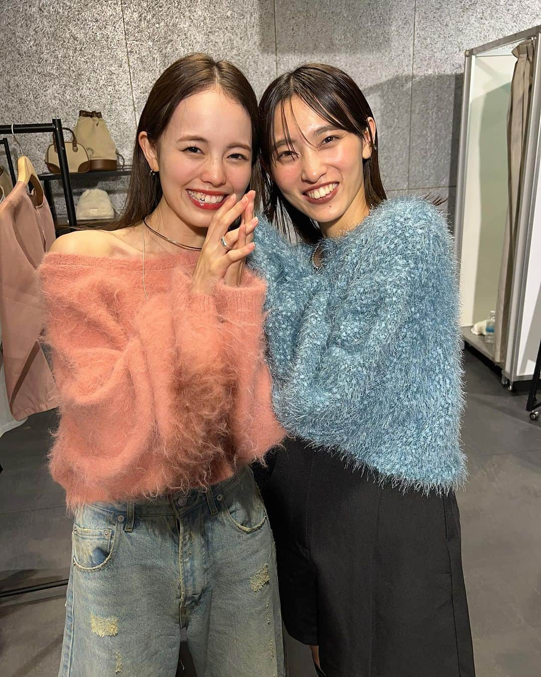 森川小百合のインスタグラム：「私の2023AWカラー達♥️♥️  懐かしい写真も😂  皆さんの気分は何色ですか？♡  .  #mystic#mystic_2023ss#mystic_mystyle#コーディネート#ワンピースコーデ#ワンピ#秋#秋服#夏服#ワンピース#ジャケット#ジャケットコーデ#ミニスカ#スカート#スカパン#デート#デート服#おでかけ#おでかけコーデ#163cm#163cmコーデ#骨格ウェーブ #骨格ナチュラル#骨格ウェーブ#ニット#ニットコーディネート#秋#冬#原宿#表参道#スタバ#スターバックス」