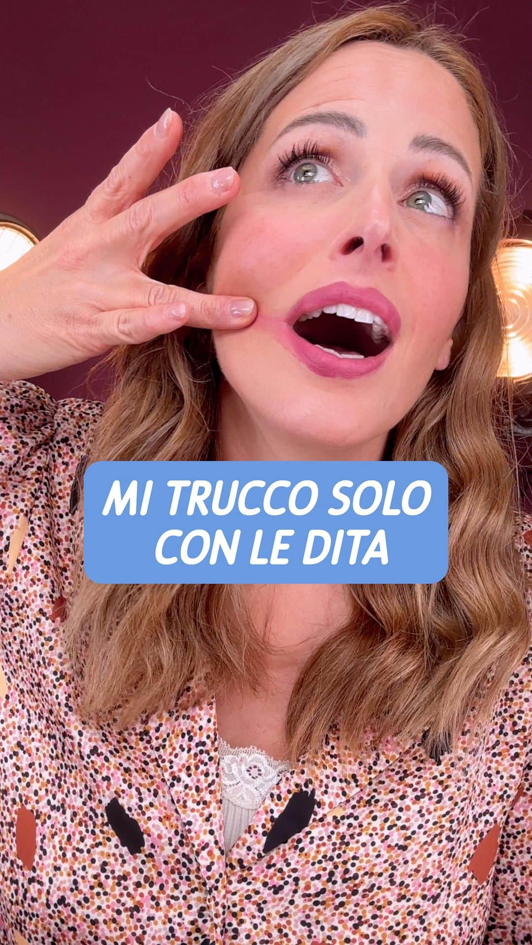 クリオ・ザッマッテーオのインスタグラム：「Oggi ci trucchiamo solo con le dita 🫣 e lancio questa sfida anche a VOI, taggatemi nei vostri reel e stories 👀 E voi usate solo pennelli, solo dita o fate un mix dei due?」