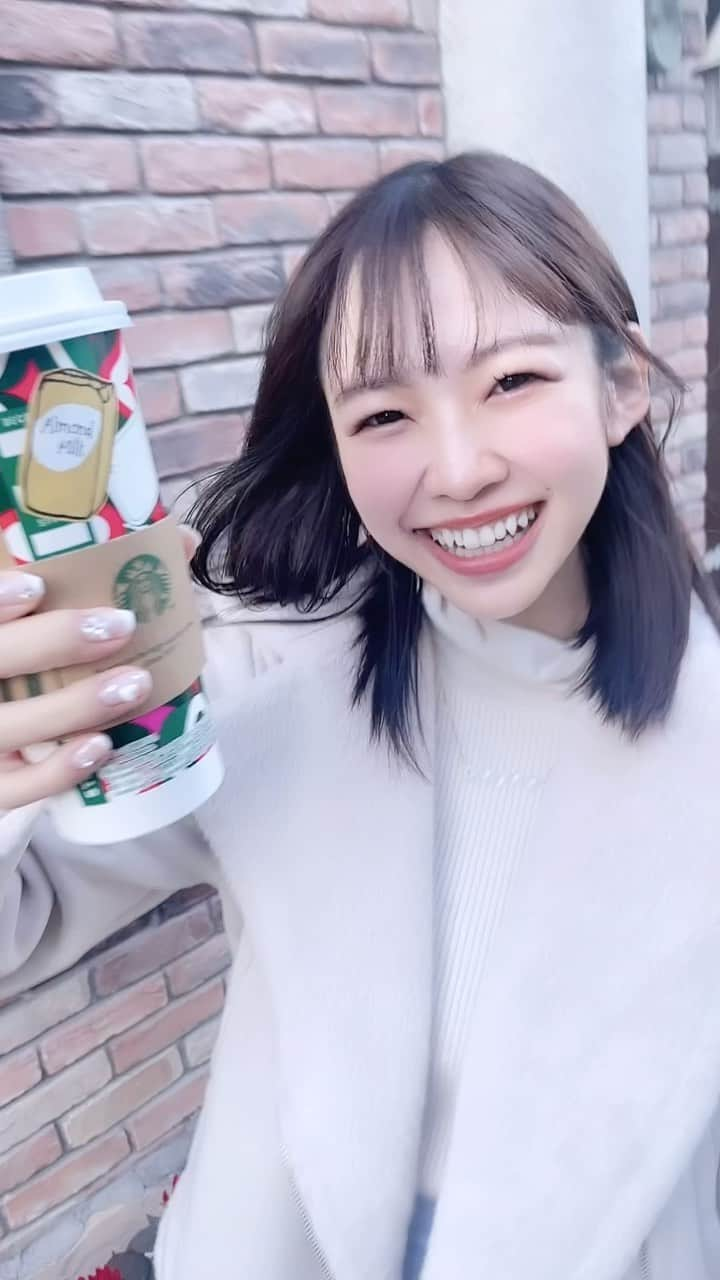 八伏紗世のインスタグラム：「お散歩動画🥤🐾  声の出演は女優さんや声優さんでもある きょんちゃん( @kyo_ka1016 )💓 ゆるくて贅沢なお散歩動画です😆笑  #お散歩#動画#彼女感#Starbucks」