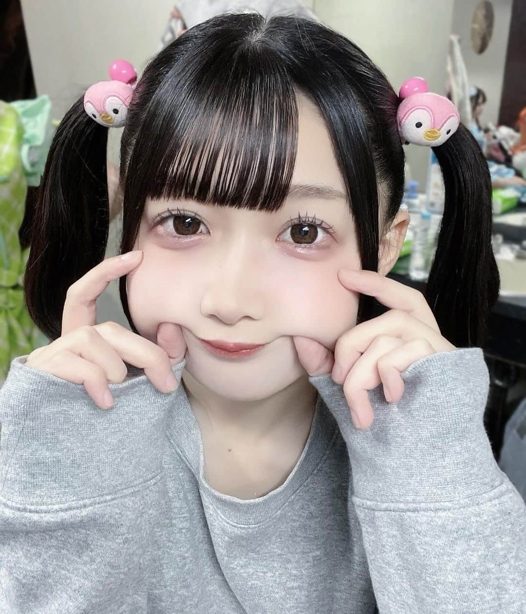 向日えなさんのインスタグラム写真 - (向日えなInstagram)「🐧 ・ おふとんすき~」11月13日 23時09分 - ilife_ena