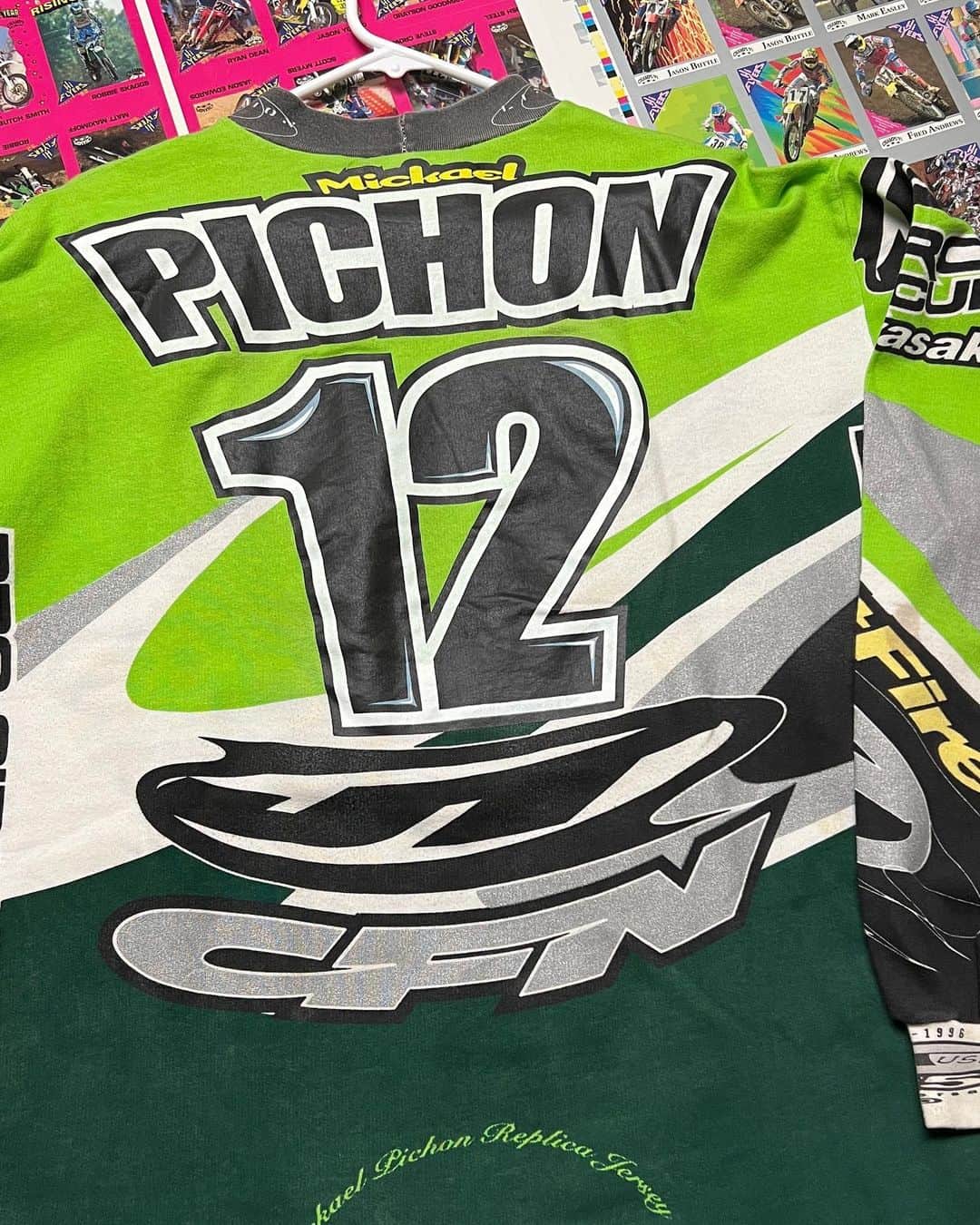 Racer X Onlineさんのインスタグラム写真 - (Racer X OnlineInstagram)「Kicking off the morning with a dive into the mid 90s ✨ Steve Lamson and Mickael Pichon a couple jerseys from their years ripping the 125’s 🏁 #RacerX」11月13日 23時18分 - racerxonline