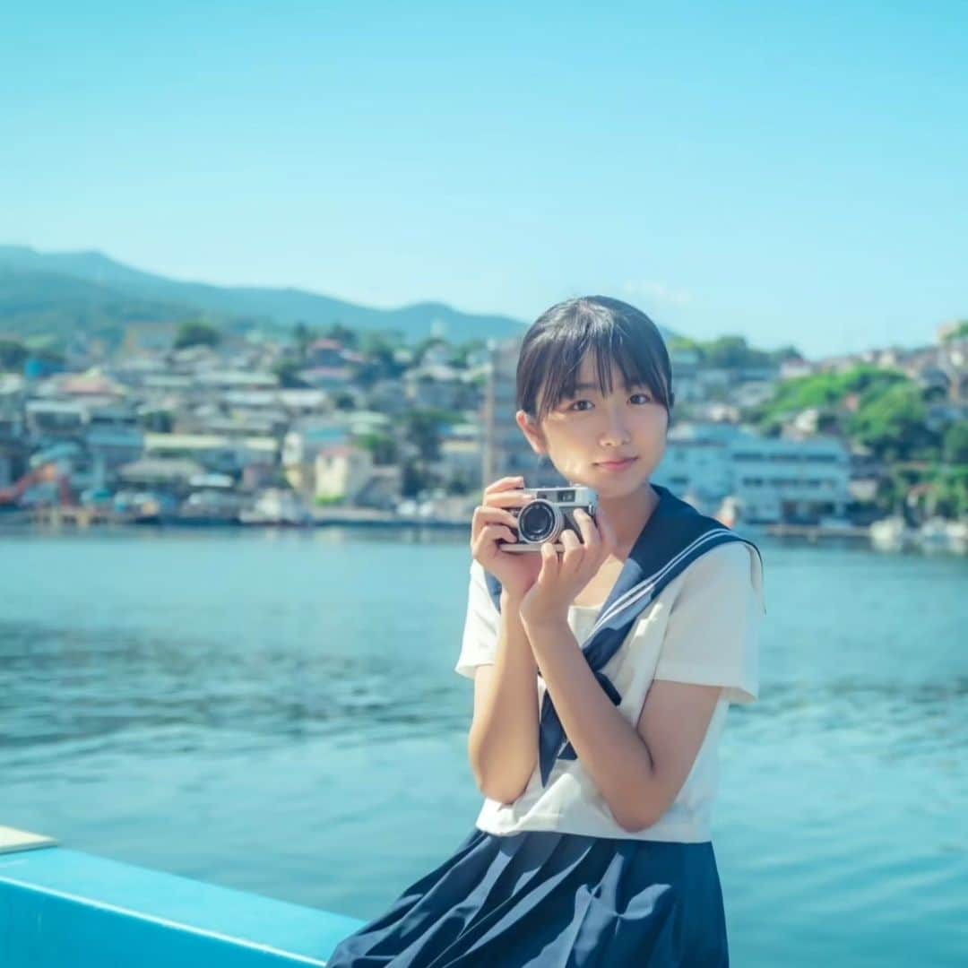 西川実花のインスタグラム：「今週は大事なテストがあるので頑張ります💫 テスト終わったらやりたいこといっぱい😹  #08#jc3#ljc#15yearsold#中学生#制服#作品撮り#海」