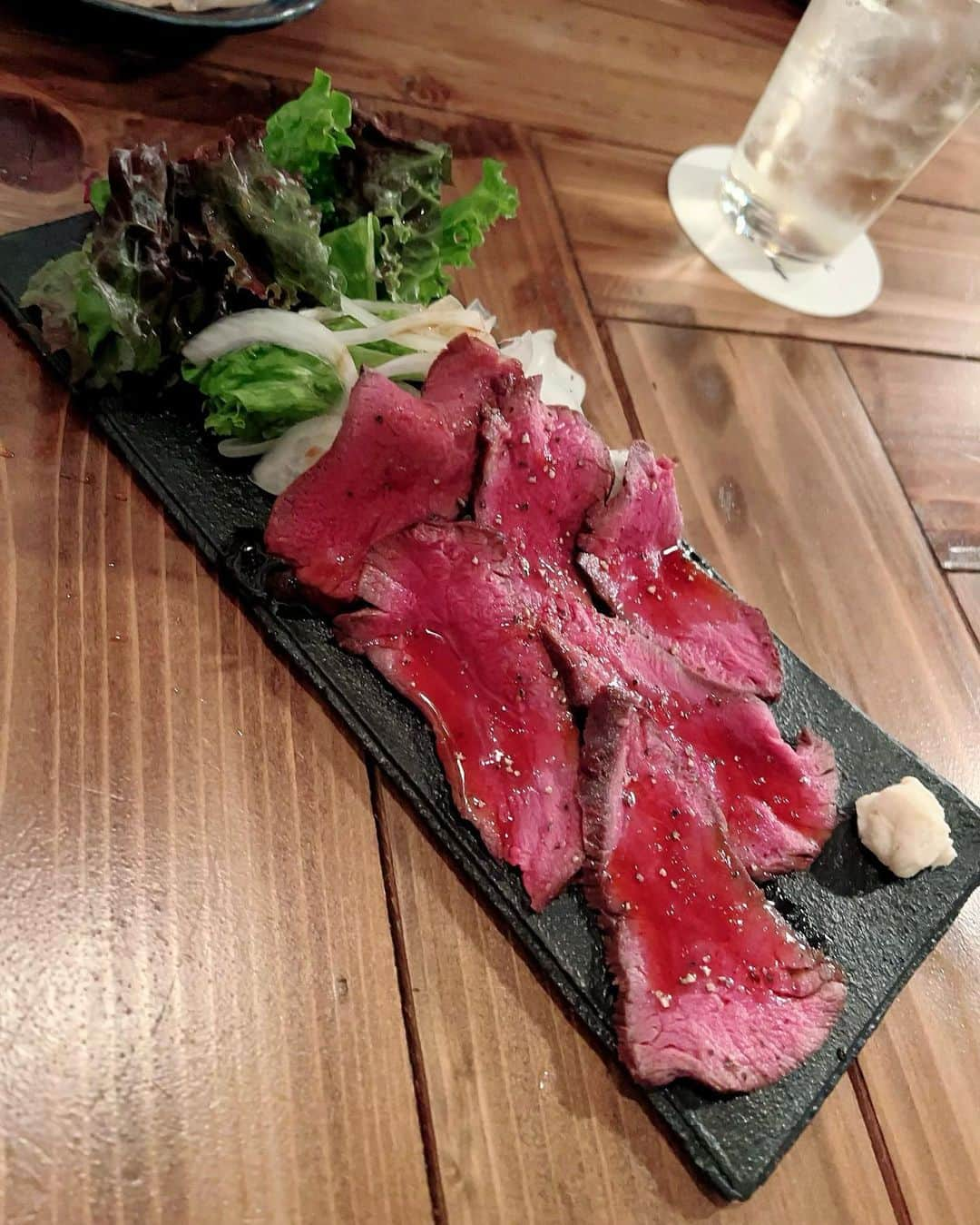 AYUNAさんのインスタグラム写真 - (AYUNAInstagram)「六本木通り沿いにあるジビエ料理が食べられる居酒屋さんに行ってきました✨🦌🍻✨  特に ・鹿のローストビーフ🦌 ・バッファローチキン🦬 ・煮込み  が美味でしたぁ😋🍽️💕  他にも🦘や🐊などいろんな動物のジビエ料理が食べられるので是非チェックしてみて下さいね😊  PR @kakukakushikajika.nishiazabu #六本木グルメ #六本木ディナー #ジビエ料理 #東京ジビエ #西麻布グルメ #西麻布ディナー #六本木居酒屋 #六本木肉」11月13日 23時15分 - ayuna_0404