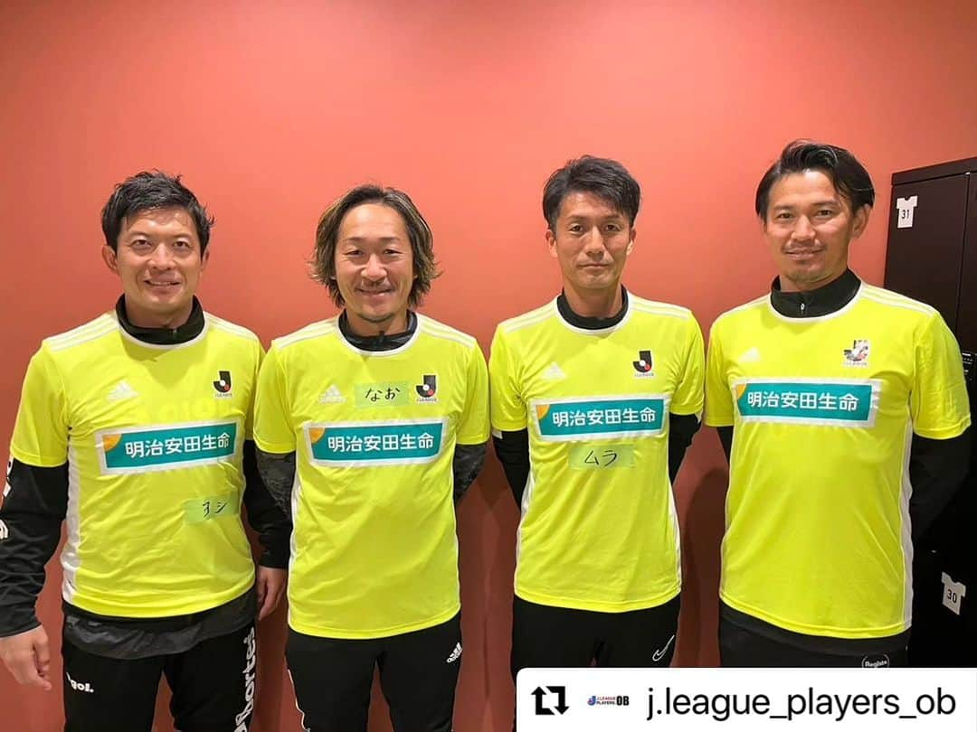 石川直宏さんのインスタグラム写真 - (石川直宏Instagram)「『明治安田生命JリーグMYサッカー教室in立川』  メインコーチとして参加🤝  ムラは同級生 ヨシは2個下 直哉は3個下  それぞれの特徴で子どもたちの指導にあたってくれました🙌🙌🙌  始まる前も終わった後も話が尽きないOB 笑  ご参加いただいた子どもたちや保護者の皆さん 明治安田生命立川支社の皆さん MIFA立川の皆さん 関係者の皆さん  肌寒い中ありがとうございました✨  #Repost @j.league_players_ob with @use.repost ・・・ 【活動報告】 「JリーグMYサッカー教室」 11/11（土）も2会場での開催！明治安田生命立川支社様の開催に協力しました。  小雨もぱらつく寒空の下、約50名の元気な小学生がMIFA立川に集まりました！  J-OB コーチ #石川直宏　@sgss.18 #村山祐介　@murayaman.610 #太田吉彰　@yoshiakiohta09 #石神直哉　@naoya.ishigami_official  最初に石川コーチからドリブルの時の姿勢についてアドバイスを受けたのち、各学年で意識をしながらトレーニング⚽  最後のミニゲームでは、練習したドリブルやシュートの成果も出し、充実した表情で教室を終えました✨  関係者の皆様、寒い中ありがとうございました🙇  #明治安田生命 #立川支社 #Jリーグ #サッカー教室 #JOB #J_OB #Jリーグ選手OB会」11月13日 23時32分 - sgss.18