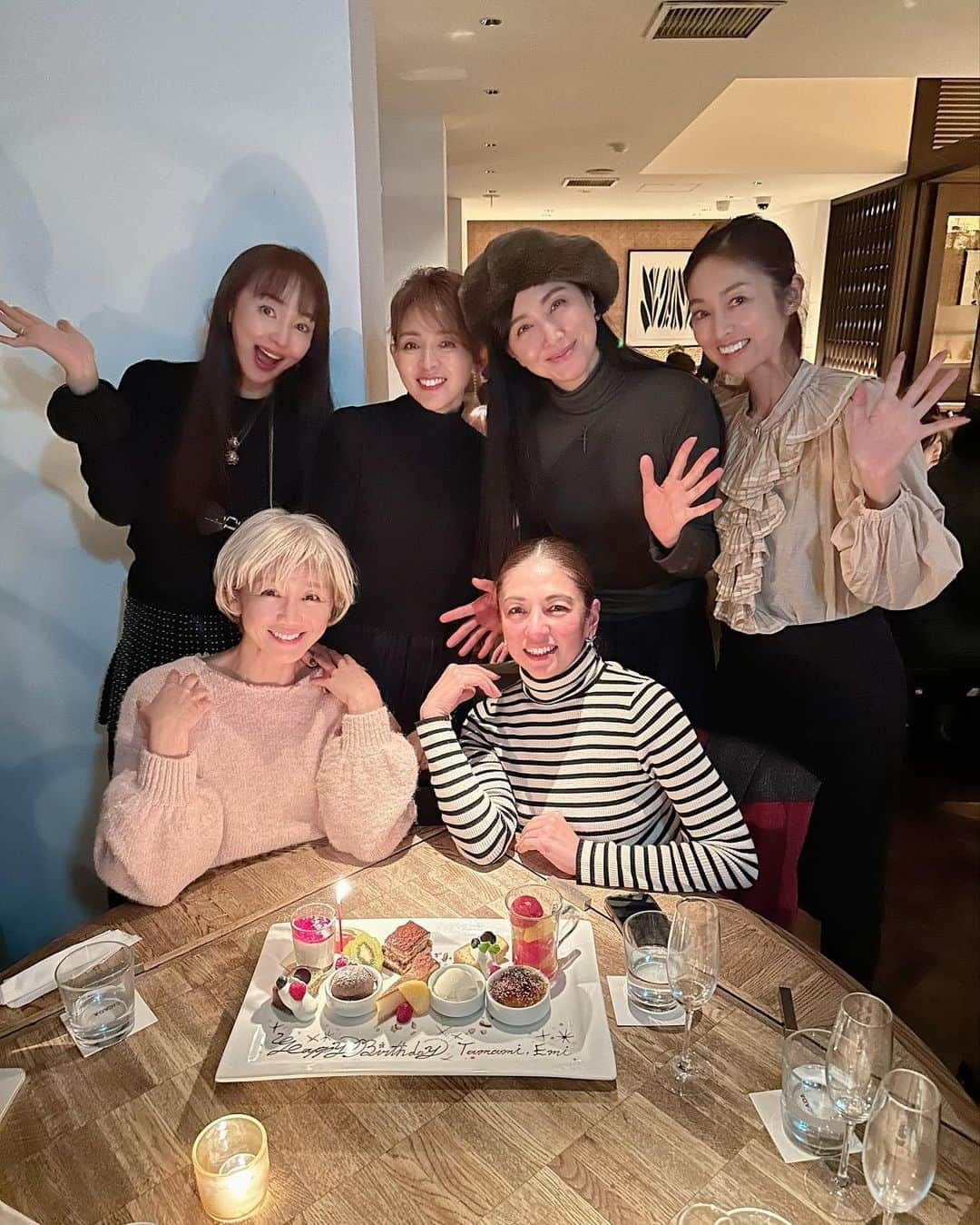 神田うののインスタグラム：「ティーンモデル時代からのお友達💕のお誕生日お祝いで集まったよ😘🎂🎈  高校生だった私達ですが、30年という月日が流れてもこうして仲良く一緒にいられる事🥰最高に嬉しいし有難い事です😆✨  珠ちゃん💕恵美〜💕お誕生日おめでと〜🥳 これから先も💓一緒に💓素敵に💓歳を重ねていこーねー🤣 Love you ladies😘  @otama33  @kayo_unicorno  @shiho_style  @saori_suwa_oishiiomiso  #happybirthday#お誕生日おめでとう#みんなで集まれて#嬉しいな#ティーンモデル仲間#帰る場所#今は全員ママ#cicada#cicada表参道#青山#神田うの#unokanda」