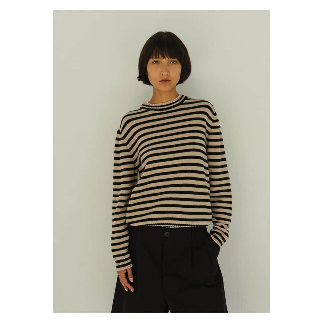 リカのインスタグラム：「Benjamin 🖤 We love Stripes ! Cashmere cosy jumper that just get better by age .  #timelesselegance #stripes #benjamin #rikastudios」