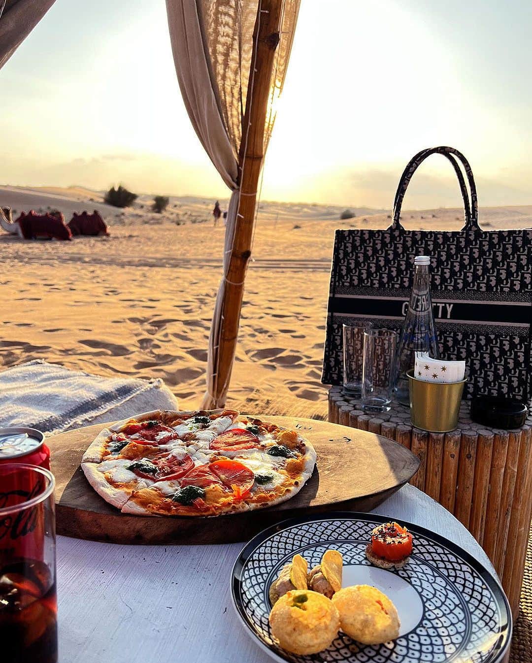 Cosmopolitanさんのインスタグラム写真 - (CosmopolitanInstagram)「Tons of love 🤝 tons of luxury. Get @grettygarcia's full baecation guide to Dubai at the link in bio. 😏」11月14日 0時02分 - cosmopolitan