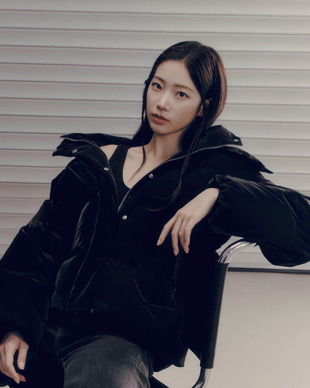 Calvin Kleinのインスタグラム：「Monochromatic layers on @zuhazana. When the temp drops, go for new puffer warmth.  By @jin10_lim.」