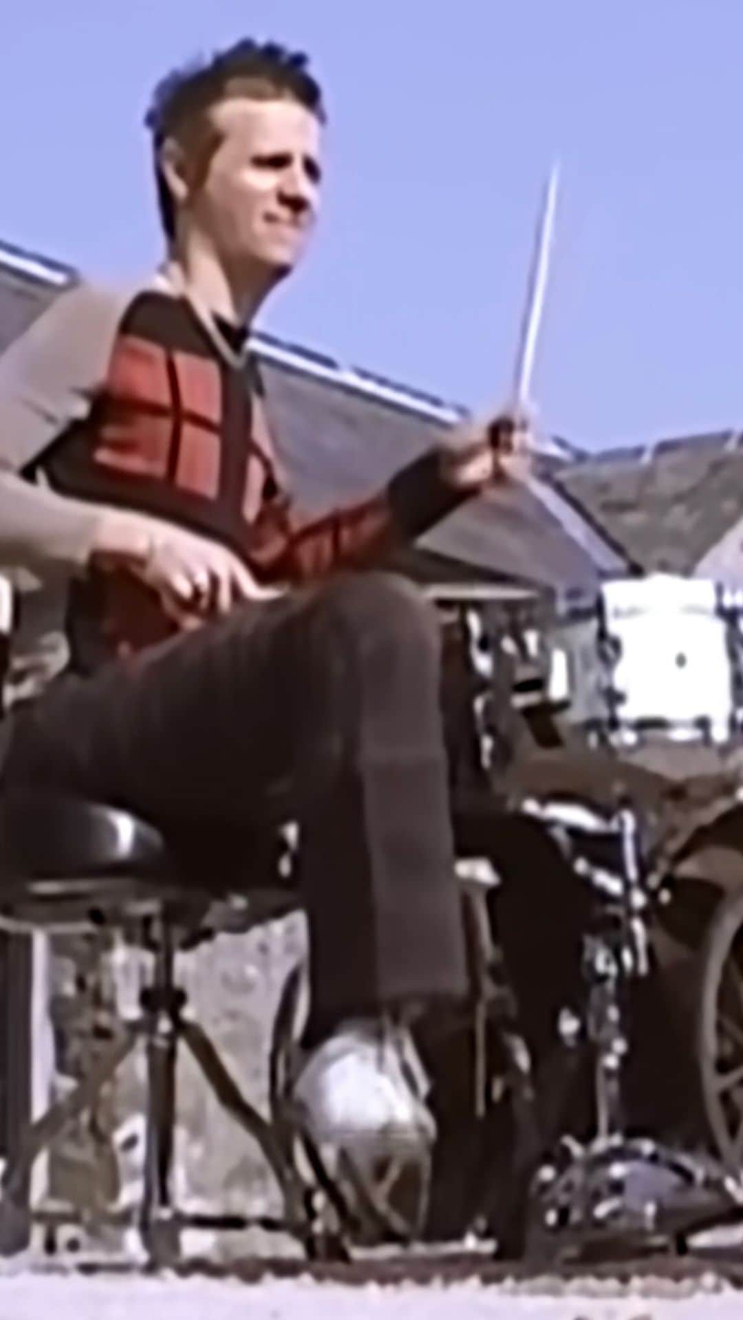 MUSEのインスタグラム：「MUSE: MAKING OF ABSOLUTION Out now, watch on @youtubemusic ⚡」
