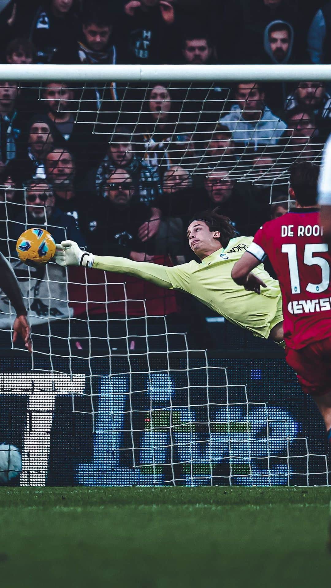 アタランタBCのインスタグラム：「🧤𝐖𝐇𝐀𝐓. 𝐀. 𝐒𝐀𝐕𝐄‼️  #UdineseAtalanta #SerieATIM💎」