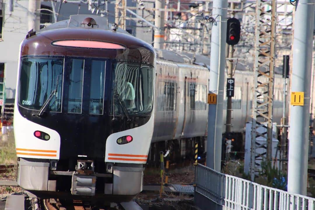 徳永ゆうきのインスタグラム：「. . 富山行きひだ！！ . -2023.10.18- . #鉄道写真 #撮り鉄 #鉄道好き #JR東海 #名古屋駅 #HC85系 #特急 #ひだ #富山行き #ケツ撃ち #後追い」