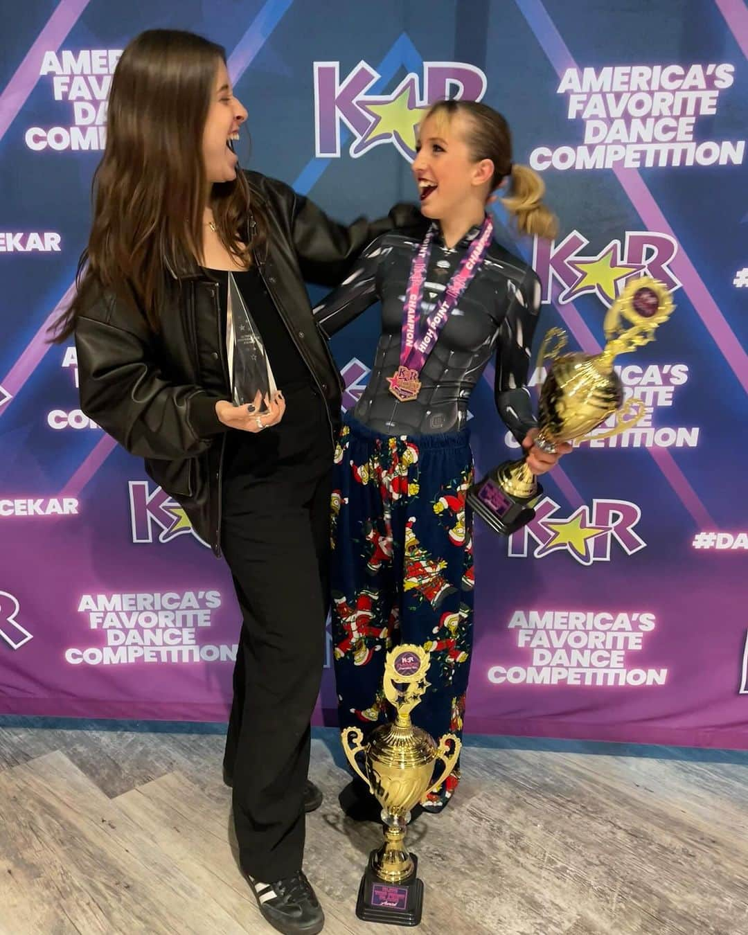 サニー・ペラントさんのインスタグラム写真 - (サニー・ペラントInstagram)「I had such a great time @karcomp and can’t wait to go back! I placed 3rd Overall with my solo “Objekt” and I am so thankful! I am so excited that this competition season is starting!! #dancerlife #kar #FIVEFORCE  #AMD #ilovenicole @artisticmotiondanceofficial」11月14日 0時08分 - sunniepelant