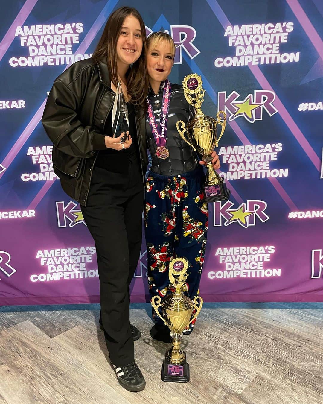 サニー・ペラントのインスタグラム：「I had such a great time @karcomp and can’t wait to go back! I placed 3rd Overall with my solo “Objekt” and I am so thankful! I am so excited that this competition season is starting!! #dancerlife #kar #FIVEFORCE  #AMD #ilovenicole @artisticmotiondanceofficial」