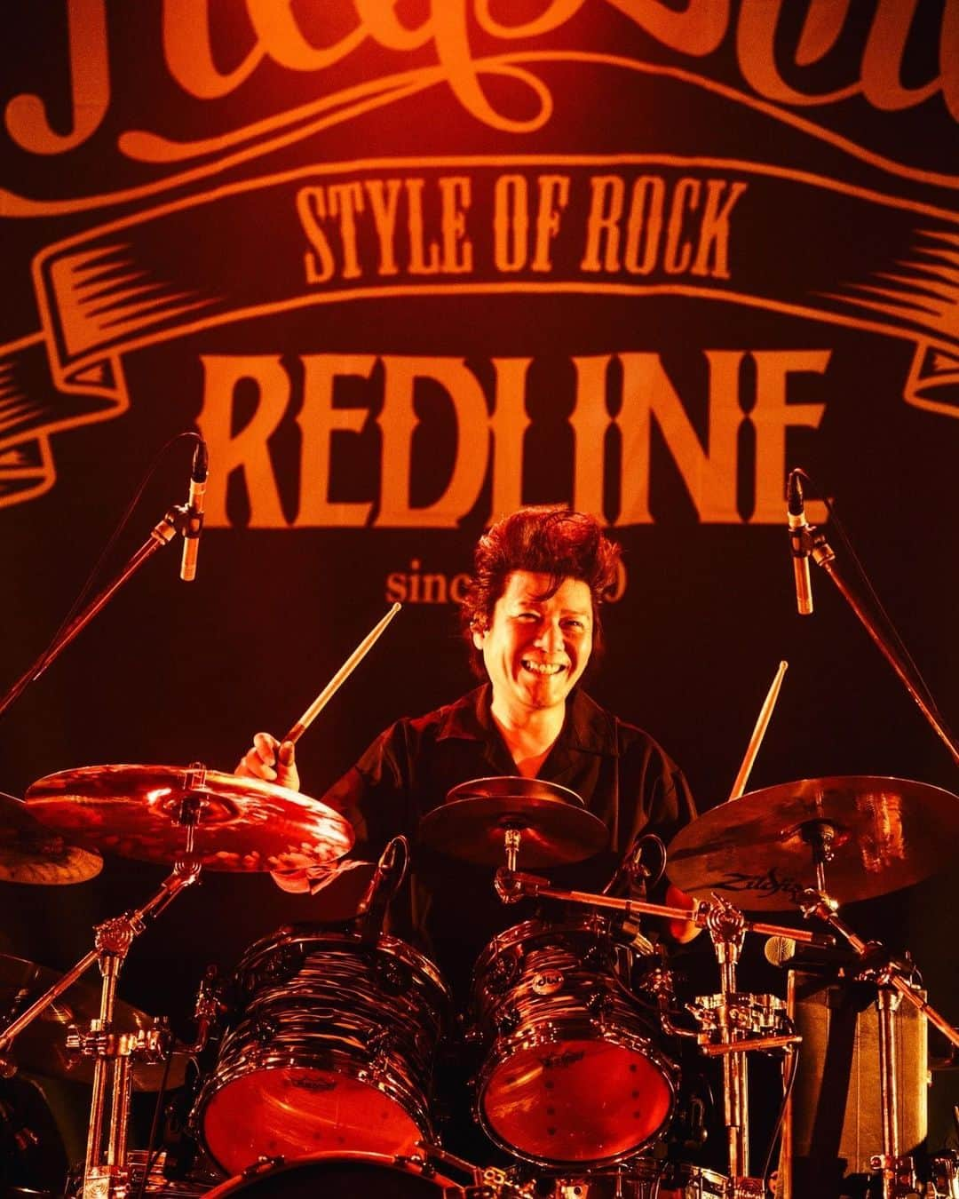 N∀OKIさんのインスタグラム写真 - (N∀OKIInstagram)「REDLINE TOUR 2023  Zepp Osaka Bayside  久々に舞い戻った REDLINE  2010年あの新たに再び 始まってく頃を思い出しつつ 無数の時を超えてきたけども 未だ根元は無論変わらん 剥き出しの勢いで 燃え尽きたわ  馴染みライブ面子にて 終始オモロん  ありがとうございました  また必ずや  次の日の朝まで家まで来て 寄生する中間ヒロシ恐るべし 起きて朝イチ酒飲んどった…南無る  写真 1〜5 @nekoze_photo  6〜10 @naoto_iwabuchi_」11月14日 0時08分 - chairoy1945