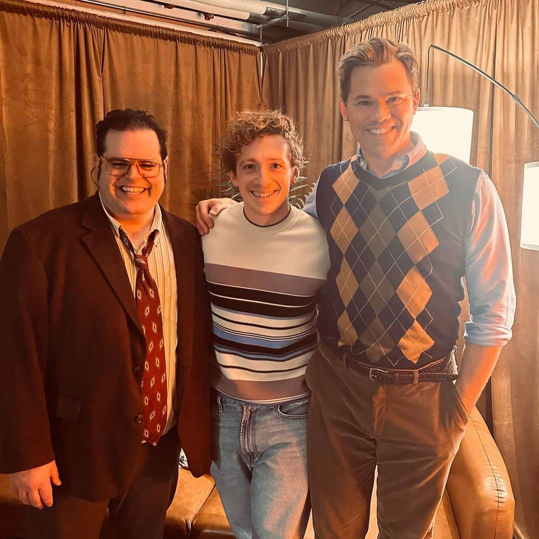 のインスタグラム：「We had some big fun in Schlimmer yesterday! Spamalot’s Ethan Slater AND Michael Urie! Two great guys to eat dreams with. Plus Ariana Grande! It was a perfect Sunday. Go see Spamalot! 🧡🧡🧡」
