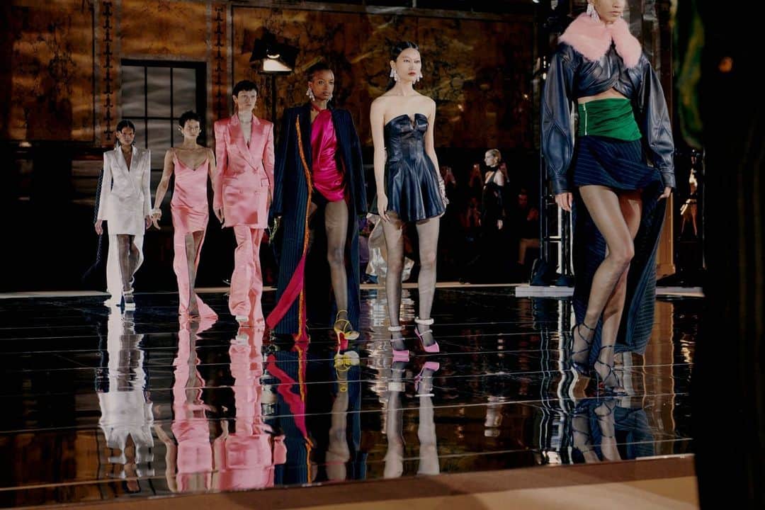 プラバルグルンのインスタグラム：「Captivating Color⁠ ⁠ Scenes from the finale of the Prabal Gurung Fall Winter 2023 collection⁠ ⁠ Photo by @vincenttullo」