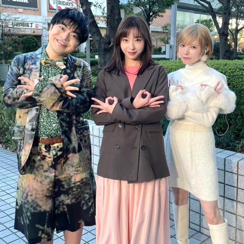 フジテレビ「めざましテレビ」さんのインスタグラム写真 - (フジテレビ「めざましテレビ」Instagram)「きょう11月14日（火）は「埼玉県民の日」ということで映画「#翔んで埼玉 ～琵琶湖より愛をこめて～」から #加藤諒 さんと #益若つばさ さんが #林佑香 キャスターとお天気中継に挑戦しましたよ🕺⤴️  最初ゆかちゃんの声が⁉️でびっくりしましたね(笑)⏰  シラコバトポーズの3ショット決まっていました～✴️  #めざましテレビ」11月14日 11時00分 - mezamashi.tv