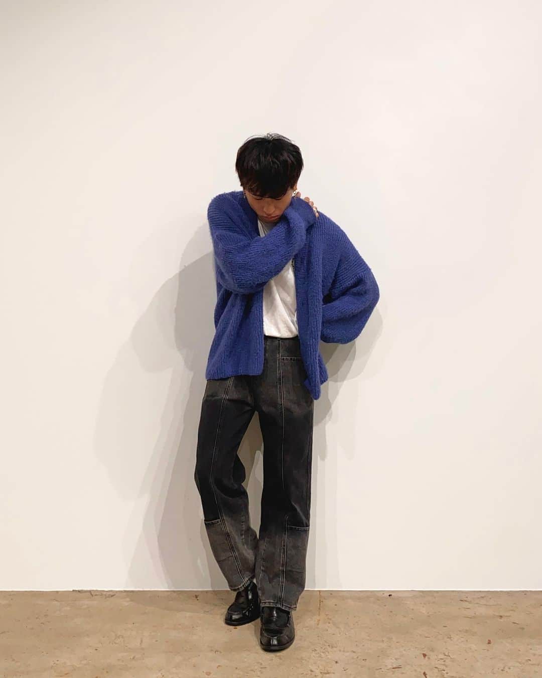 古謝那伊留さんのインスタグラム写真 - (古謝那伊留Instagram)「Blue × Black × White  最近寒くなってきたので、よくカーディガンを着てます✨  可愛い色が沢山あるので皆さま是非🎶  #ZOZOTOWN #interfactory #gu #カーディガン #デニムパンツ #ネックレス #fashion #ootd #outfit #instagood #mensfashion #used #instalike #classystreetwear #coordinate #メンズファッション #メンズスタイル #メンズコーデ #おしゃれさんと繋がりたい #今日のコーディネート #古着好きな人と繋がりたい #古着ミックス #古着mix #ふるぎみっくす」11月14日 11時04分 - nairu_koja