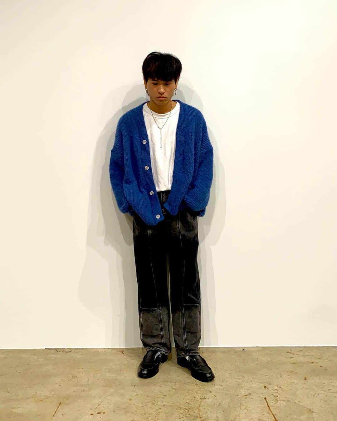 古謝那伊留さんのインスタグラム写真 - (古謝那伊留Instagram)「Blue × Black × White  最近寒くなってきたので、よくカーディガンを着てます✨  可愛い色が沢山あるので皆さま是非🎶  #ZOZOTOWN #interfactory #gu #カーディガン #デニムパンツ #ネックレス #fashion #ootd #outfit #instagood #mensfashion #used #instalike #classystreetwear #coordinate #メンズファッション #メンズスタイル #メンズコーデ #おしゃれさんと繋がりたい #今日のコーディネート #古着好きな人と繋がりたい #古着ミックス #古着mix #ふるぎみっくす」11月14日 11時04分 - nairu_koja