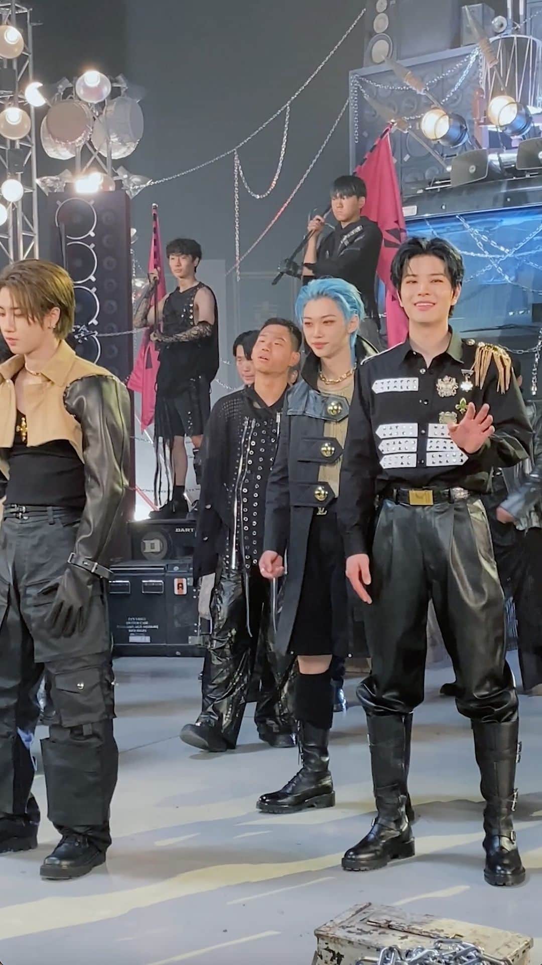 Stray Kidsのインスタグラム：「Take an exclusive behind-the-scenes look of @realstraykids preparing for their ‘ROCK-STAR’ era! Listen to their new EP now in #SpatialAudio with Dolby Atmos.」