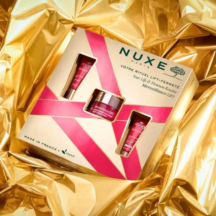 Nuxe Japanのインスタグラム：「. <メルベイヤンス スキンケア キット>  新ラインメルベイヤンスから 早くもホリデーキットが登場!  植物のエイジングケア*力を実感できる スキンケア キットです。 自分へのご褒美や大切な方へのギフトにも。  セット内容： メルベイヤンス アイ クリーム 15mL［現品］ メルベイヤンス ファーミング パウダリー クリーム 50ml［現品］ メルベイヤンス コンセントレイト ナイト クリーム 15mL  公式オンラインにて先行発売中。 数量限定発売となっておりますので、お早目にお買い求めくださいませ。  *年齢に応じたケア #NUXE #ニュクス #ニュクスオイル #nuxeオイル  #ニュクスプロディジューオイル #ナチュラルコスメ #自然派コスメ #フェイスケア #ボディケア #ヘアケア #ハンドケア #ネイルケア #スキンケア #プロディジューオイル #オイル #美容オイル #美肌ケア #ヘアオイル使い方 #オイル美容  #フェイスオイル #クレンジング #オーガニックコスメ #クリスマスコフレ #クリスマスギフト #クリスマスコフレ2023 #クリスマス準備 #ホリデーコフレ #ホリデーギフト」