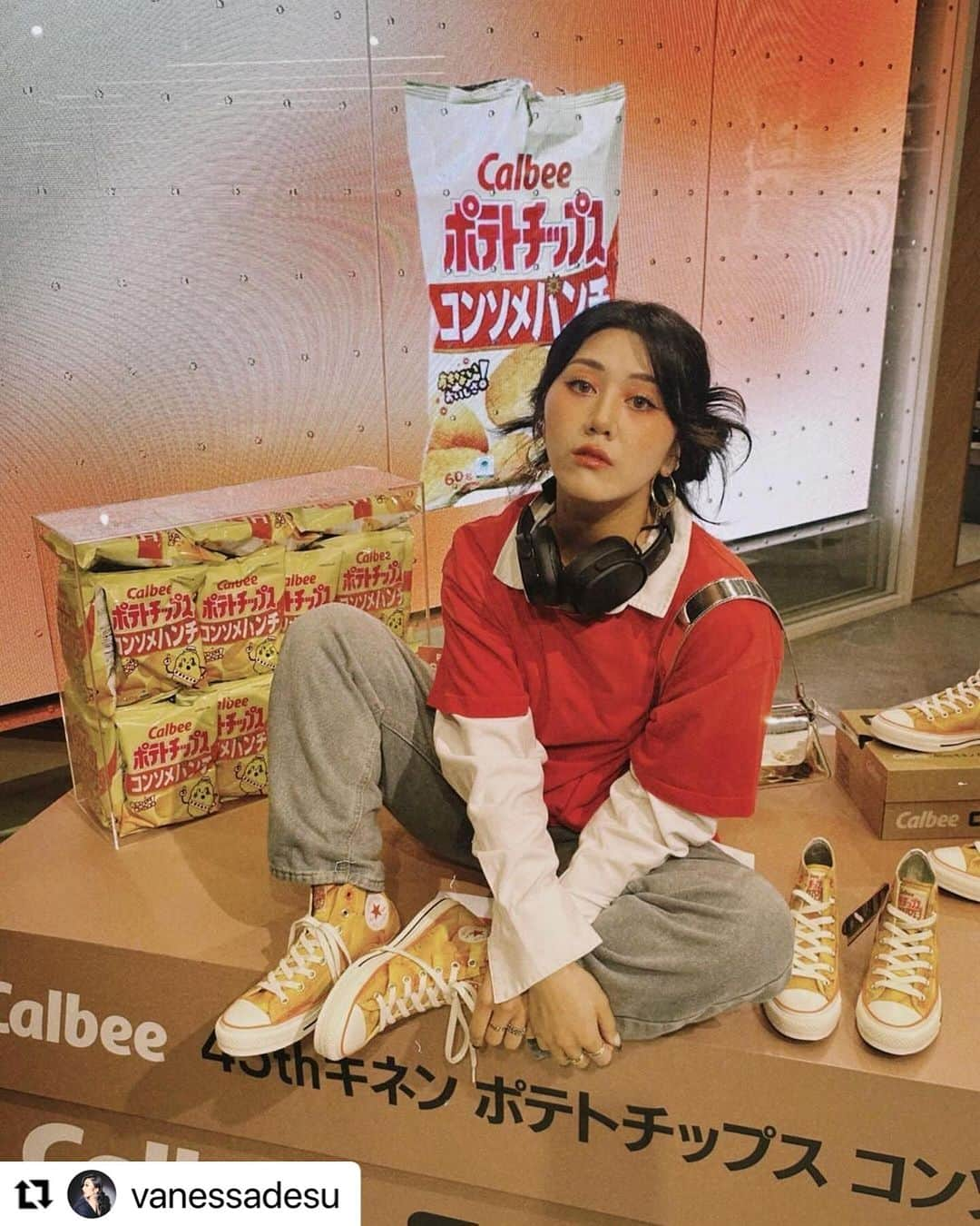 コンバースさんのインスタグラム写真 - (コンバースInstagram)「Thank you! #Repost @vanessadesu ・・・ CONVERSEのPOP-UPイベント第二弾でABC-MART GRAND STAGE GINZAにご招待いただきました〜！🌟 あろうことかCONVERSEとCalbeeのコラボシューズですって激キャワで困ったわね奥さん🥔 雰囲気合わせてy2k齧ったような感じにしたらだいぶツラも良くなったからテンションあがっちゃった。 気になる方はぜひに🫡サイズ展開は店舗によって異なるのでご注意を〜！  @converse_jp @abcmart_grandstage @calbee_jp  #Calbee #カルビー #ポテトチップス #コンソメパンチ #abcmart #abcマート #abcgs #conversejp_PR #コンバース #PR」11月14日 9時55分 - converse_jp