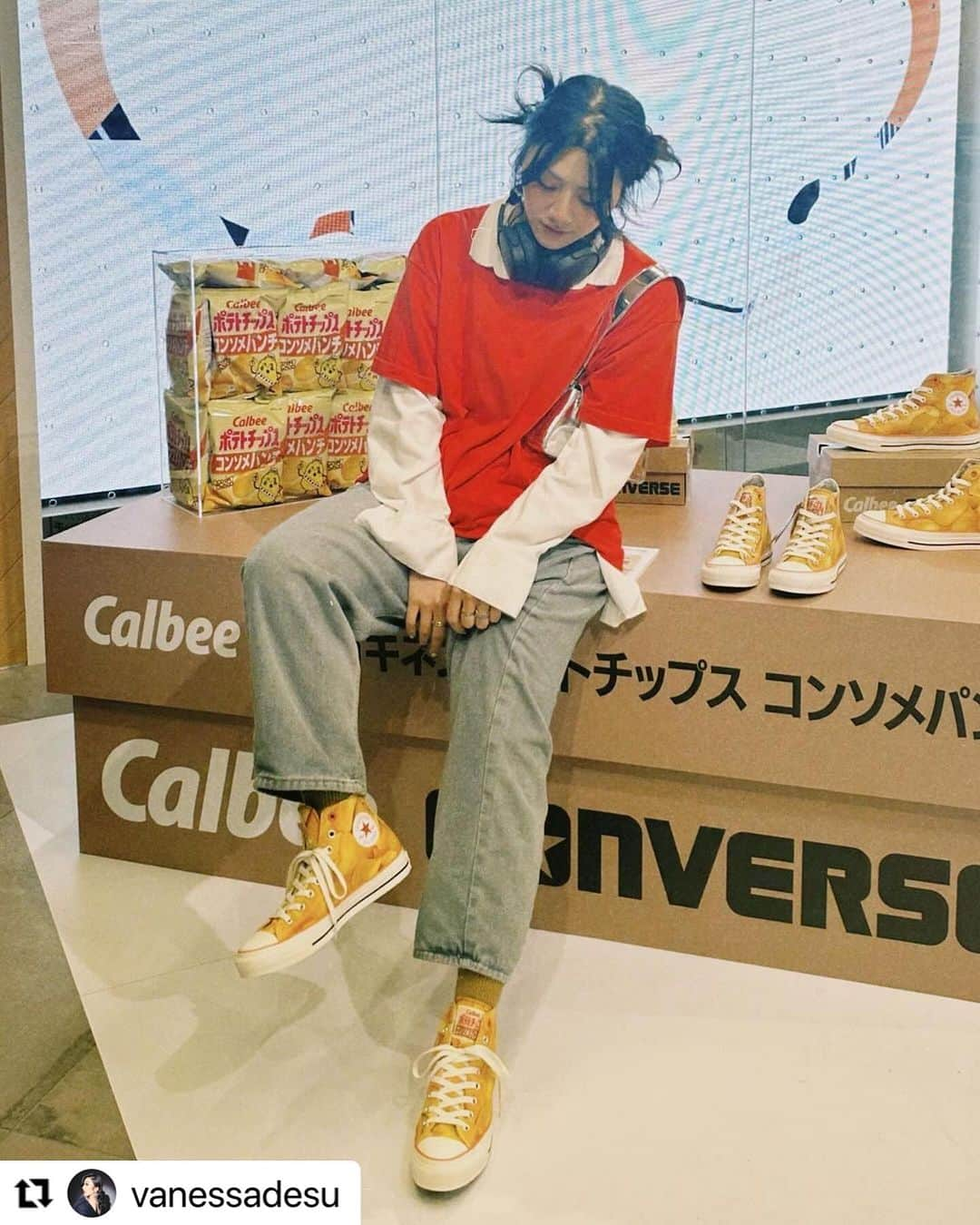 コンバースさんのインスタグラム写真 - (コンバースInstagram)「Thank you! #Repost @vanessadesu ・・・ CONVERSEのPOP-UPイベント第二弾でABC-MART GRAND STAGE GINZAにご招待いただきました〜！🌟 あろうことかCONVERSEとCalbeeのコラボシューズですって激キャワで困ったわね奥さん🥔 雰囲気合わせてy2k齧ったような感じにしたらだいぶツラも良くなったからテンションあがっちゃった。 気になる方はぜひに🫡サイズ展開は店舗によって異なるのでご注意を〜！  @converse_jp @abcmart_grandstage @calbee_jp  #Calbee #カルビー #ポテトチップス #コンソメパンチ #abcmart #abcマート #abcgs #conversejp_PR #コンバース #PR」11月14日 9時55分 - converse_jp