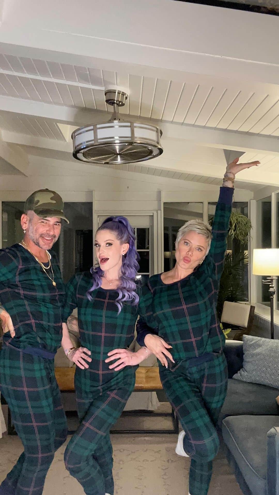 ケリー・オズボーンのインスタグラム：「Sleepover bestie vibes」