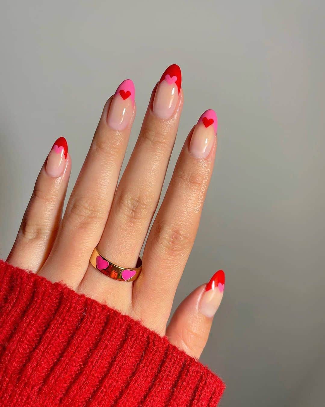 SHEINのインスタグラム：「Why wear your heart on your sleeve when your nails need love, too? 😉💅 @bycheznails  #SHEINinspo」