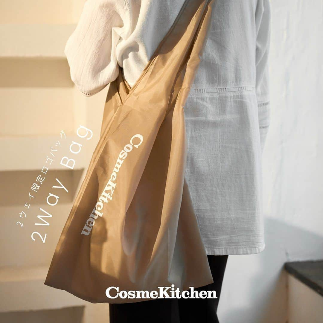 コスメキッチンさんのインスタグラム写真 - (コスメキッチンInstagram)「＼ WEB STORE 本日予約開始🎍 ／  - Cosme Kitchen HAPPY BAG 2024  ハッピーな新年を彩る、コスメキッチンの人気アイテムを詰め込んだ数量限定バッグがコスメキッチン WEB STOREにて予約開始！🛍️  髪や肌に優しいアルカリ還元イオン水をベースに、補修、保湿力に優れた成分配合にこだわった、O by Fのシャンプー、トリートメントをはじめ、コスメキッチンの化粧品部門で1位を取り続けているF organicsのモイスチャーローション、美味しくビタミンC補給を叶えるto/oneのフラワーティーフレッシュベリーが現品サイズでイン。 また、このキットでしか手に入らないsoelの限定ポーチに入ったセサミオイルもセットになって、約20,000円相当が8,800円（税込）に！🧧  さらには、VTのシートマスク2枚や、elecuireのヘアケアアイテム、お試しサイズの大人気m.m.mのスキンスムーザーをはじめ、発売前のアイテムが一足先にお楽しみいただけるサシェをラインアップ。  ■キット内容 ・【O by F】モイストシャンプー 250mL ・【O by F】リペアトリートメント 250g ・【F organics】モイスチャーローション 150mL ・【to/one】フラワーティー フレッシュベリー＜20包＞ ・【ecostore】トゥースペースト＜ホワイトニング＞ 100g ・【soel】LIVING-OIL オーガニックセサミオイル 30mL 限定ポーチ付き ・【VT】VT シカナチュラル マスク 2枚  ・【SNIDEL BEAUTY】リファイニング パウダーウォッシュ サシェ ・【FEMMUE】イルミナス ベルベット サシェ ・【FEMMUE】ルミエール ヴァイタルC サシェ ・【ele cuir】スリーエレメントシャンプー（L&F） サシェ ・【ele cuir】グロッシー＆スムースコンディショナー（L&F） サシェ ・【ele cuir】デュアル マスク (スカルプ＆ヘア) サシェ ・【m.m.m】スキンスムーザー PW ミニサイズ ・未発売アイテムのお楽しみサシェ ・【Cosme Kitchen】オリジナルエコバッグ  #cosmekitchen #コスメキッチン #naturalcosmetics #ナチュラルコスメ #ハッピーバッグ #happybag #福袋」11月14日 10時18分 - cosmekitchen