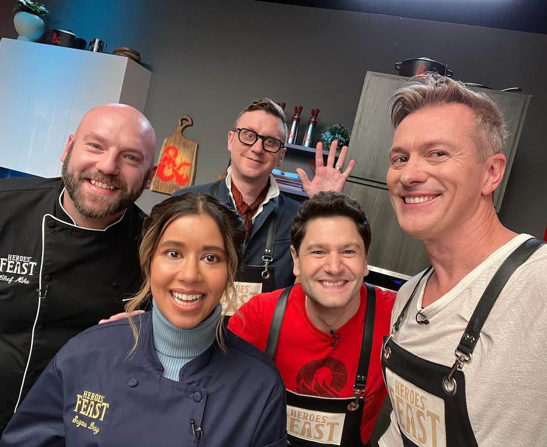 カイル・ニューマンのインスタグラム：「The first TWO episodes of HEROES’ FEAST are live on @AmazonFreevee & @plex!l What a crazy journey — this show is based on our first HEROES’ FEAST book w/ some FLAVORS OF THE MULTIVERSE (the sequel) mixed in. It’s truly AWESOME and loaded with stellar guest stars galore! @DnDAdventurers #dnd #dungeonsanddragons」