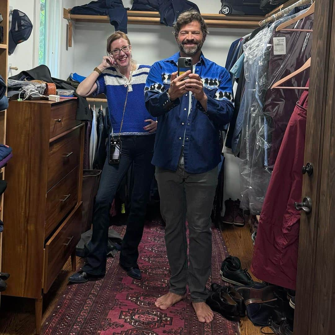 ミーシャ・コリンズさんのインスタグラム写真 - (ミーシャ・コリンズInstagram)「@jennifermaydesigns and I always try to wear matching shirts when we hang out in my closet.」11月14日 10時32分 - misha