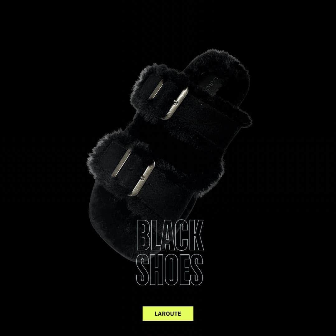 のインスタグラム：「⬛︎⬛︎BLACK SHOES⬛︎⬛︎  ◼︎ ボリュームファーサンダル  シーズンムード満載な、トレンドのファーサンダルで他と差がつく足元を手に入れて。  NO. 54476024001  #laroute #ラルート #ファーサンダル #ファー」