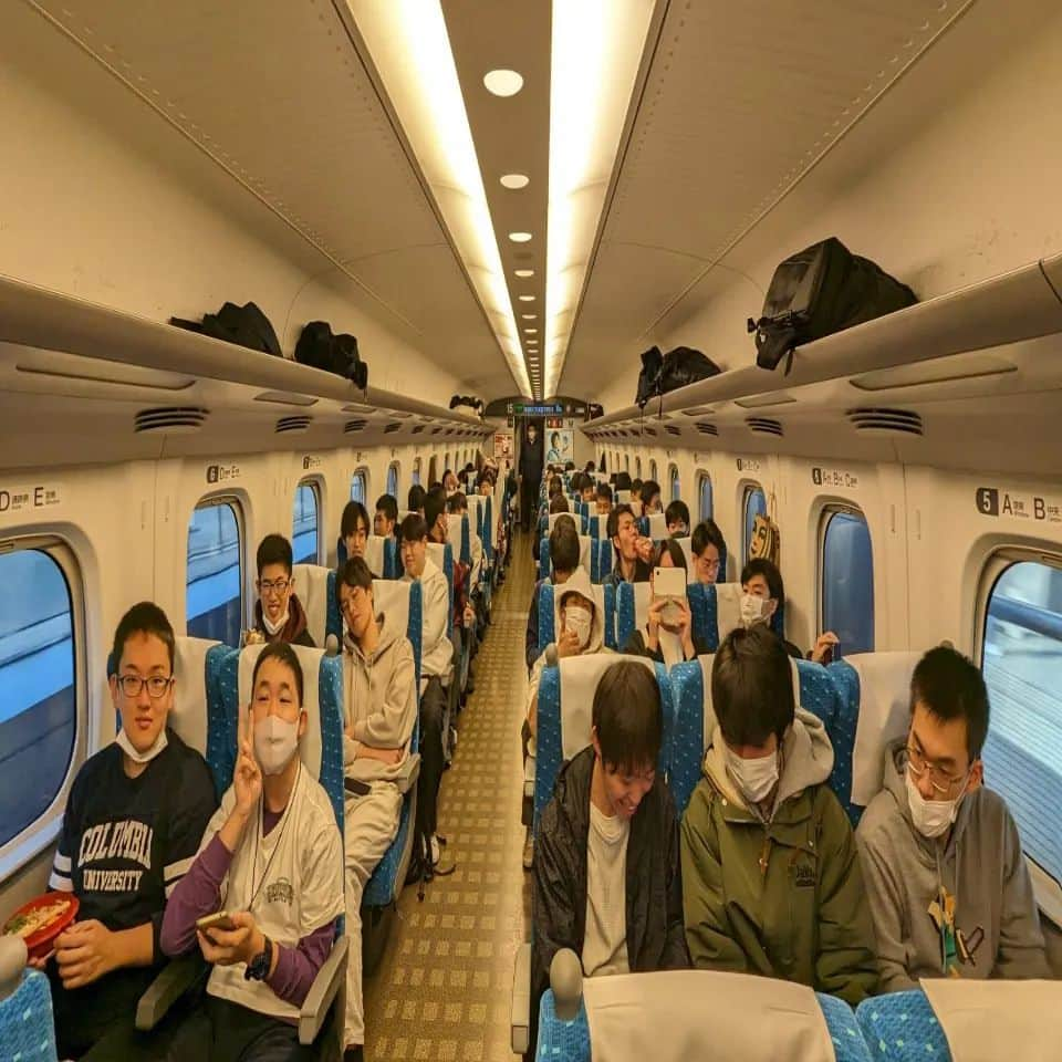 東京観光専門学校さんのインスタグラム写真 - (東京観光専門学校Instagram)「#鉄道サービス学科 1年生 今日から1泊2日の #名古屋研修 へ 新幹線から綺麗な #富士山 が見えました🏔 寒くなったので体調に気をつけて 行ってらっしゃい🙌 #東京観光専門学校　#研修旅行　#鉄道専門学校　#名古屋」11月14日 10時43分 - tokan_1967