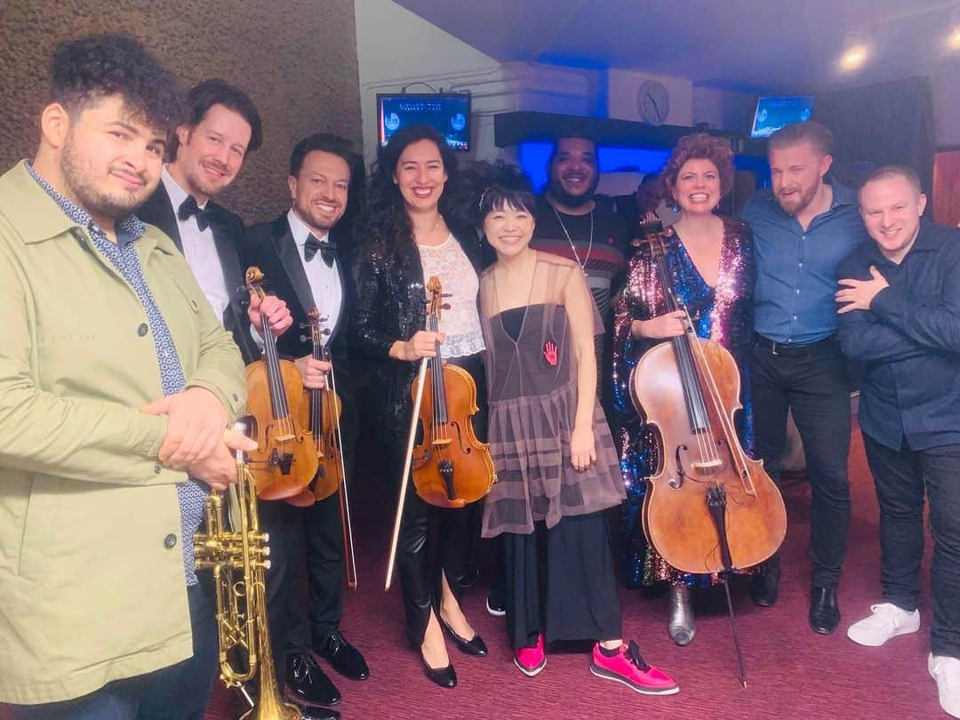 上原ひろみのインスタグラム：「London! Very special night, The piano quintet and Sonicwonder together. Ever since I started touring with the london based European strings quartet, I always wanted to play at their hometown and it finally came true, then Sonicwonder, then Oli Rockberger as a special guest… one epic night. Thank you all for being there to share this moment with us.」