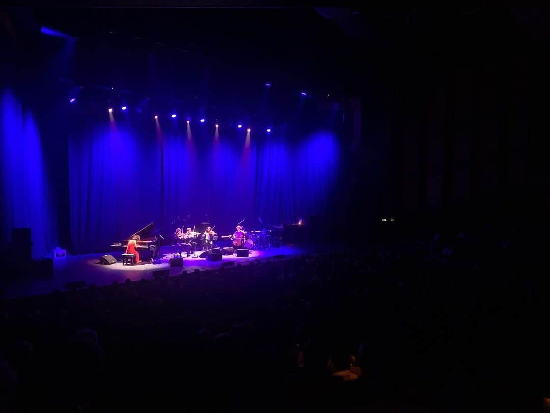 上原ひろみさんのインスタグラム写真 - (上原ひろみInstagram)「London! Very special night, The piano quintet and Sonicwonder together. Ever since I started touring with the london based European strings quartet, I always wanted to play at their hometown and it finally came true, then Sonicwonder, then Oli Rockberger as a special guest… one epic night. Thank you all for being there to share this moment with us.」11月14日 10時53分 - hiromimusic