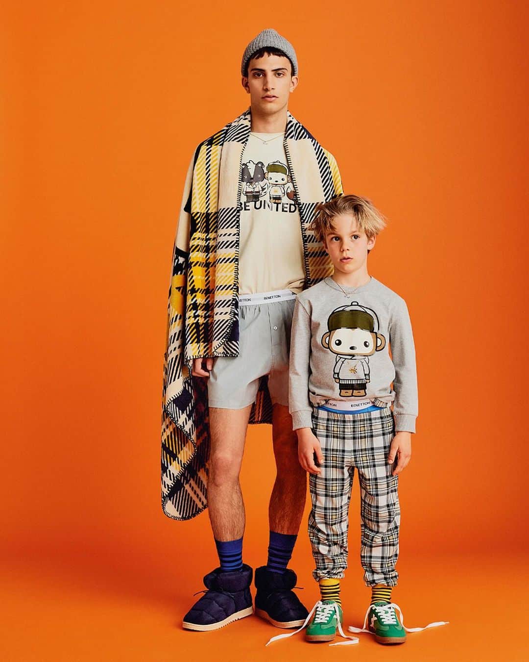 ベネトンのインスタグラム：「Tartan boys and Disney girls of all ages. When it’s pajamas time, adults dress up like the kids. It's more fun.  Shop the FW23 collection by @andreaincontri  #Benetton」