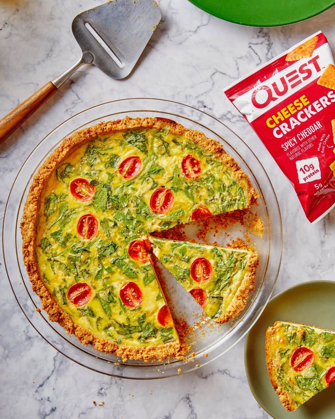 questnutritionさんのインスタグラム写真 - (questnutritionInstagram)「Questified Spicy Cheddar Quiche 💪🔥😋 • 👉 FULL RECIPE LINK IN BIO (swipe to 2nd card) 👈 • Per serving: 16g protein, 11g carb, 22g fat (11g net carbs) #onaquest #QuestNutrition #QuestCrackers」11月14日 2時00分 - questnutrition
